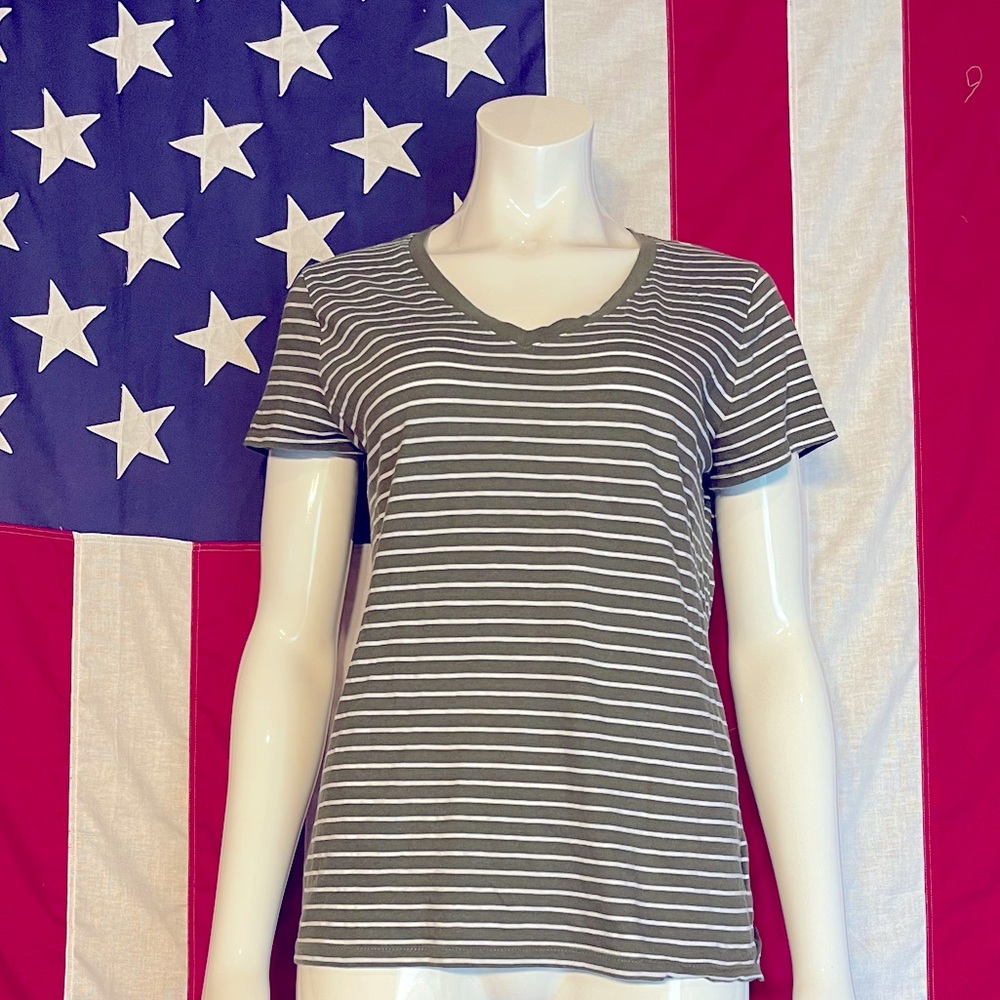 GAP Women’s olive & white striped v-neck tee - Picture 1 of 3